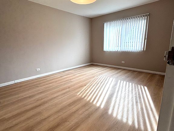 5th image of 1045 S Evergreen Ave #102