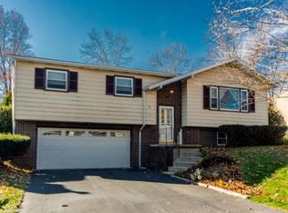 70 Scenic Dr, Denver, PA 17517