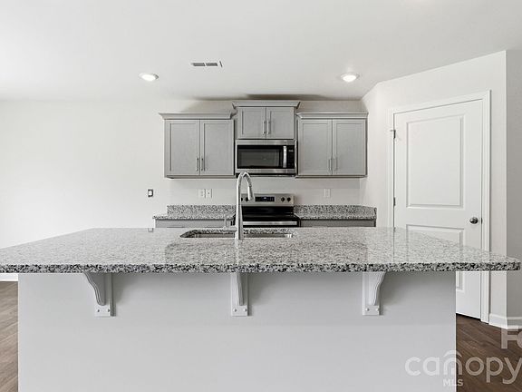 3rd image of 76 Creekwalk Ln