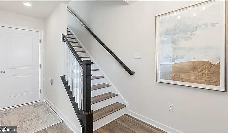 3 bed, 2.5 bath, 1763 sqft, $2,200 — Photo 2