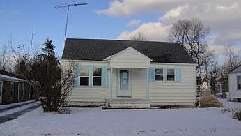 1st image of 121 E Parkwood Dr #D