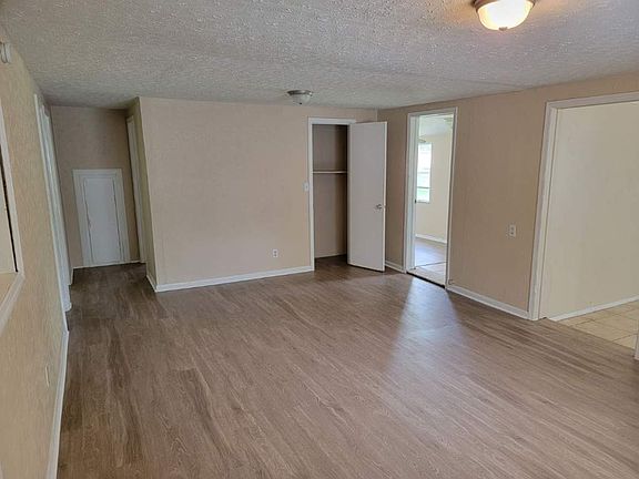 2nd image of 2302 W Patterson St