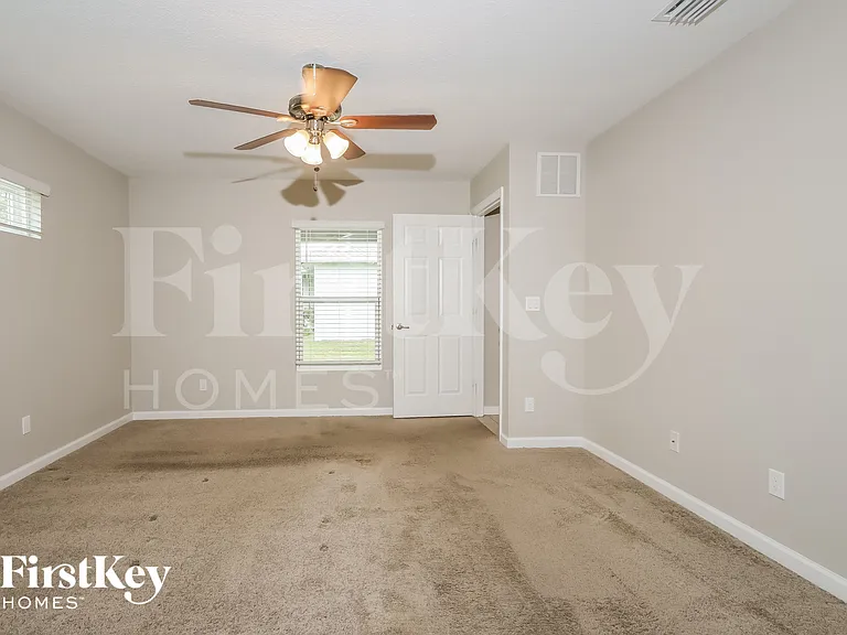 1257 SW Century Ave — Photo 8