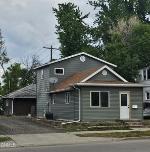 114 5th St NW, Jamestown, ND, 58401