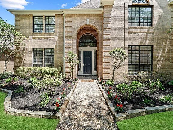 2nd image of 1611 Kelliwood Oaks Dr
