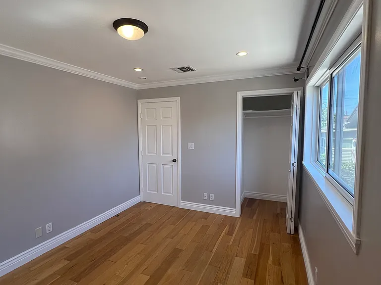 4412 Russell Ave — Photo 9