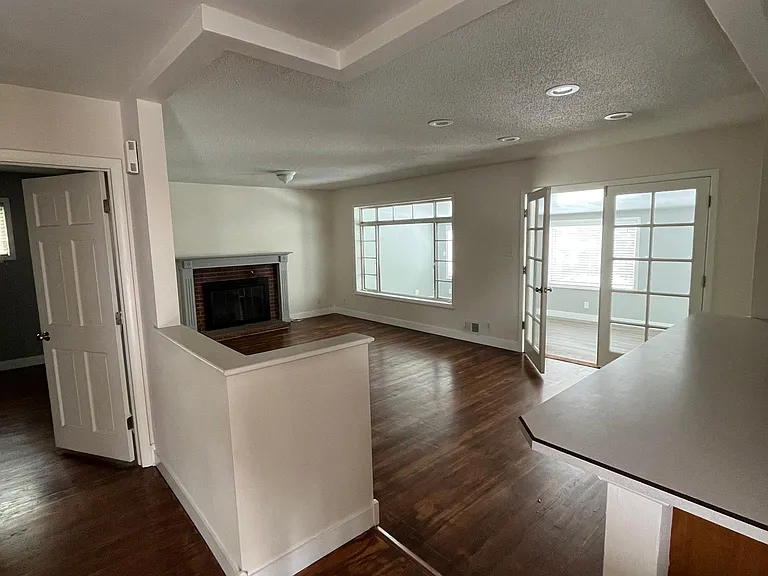 6640 S High St — Photo 2