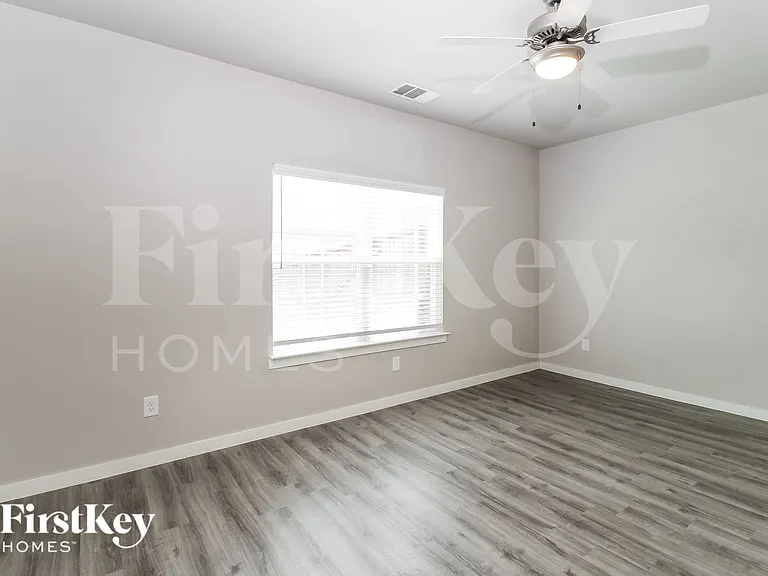 610 Ava Trl — Photo 9