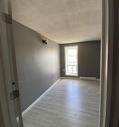 3rd image of 9 Prince Edward St #10618783