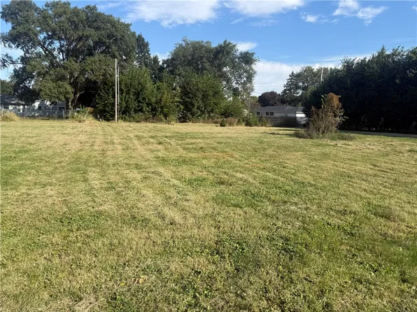 310 Bodman St, Milmine, IL 61855