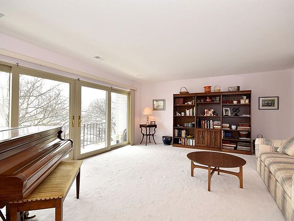 5th image of 235 Marengo Ave #4AN