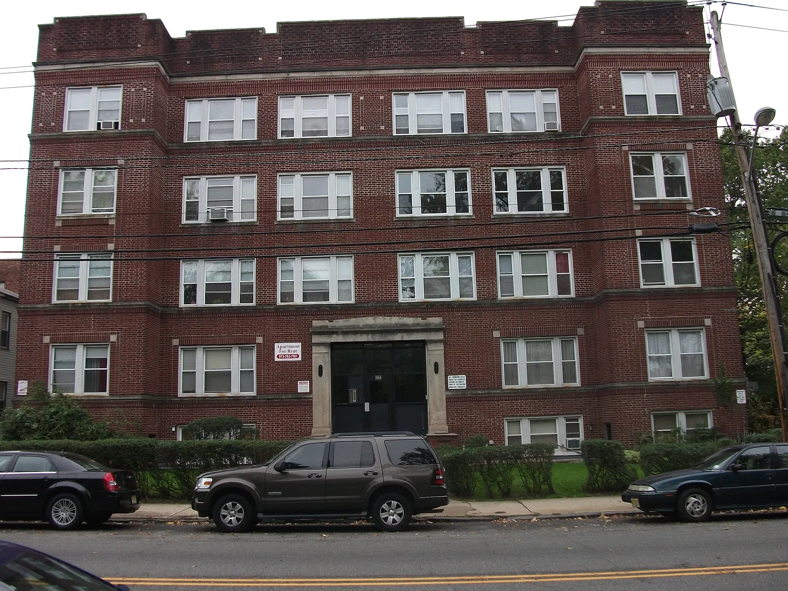 654 Lyons Avenue — Photo 2