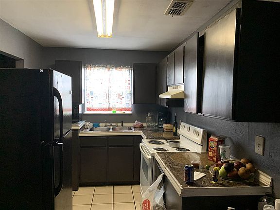 3rd image of 4505 La Cienega Ln