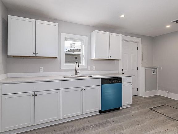 4th image of 301 Pottawatomie St