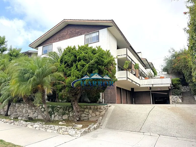 2412 Palos Verdes Dr W #E