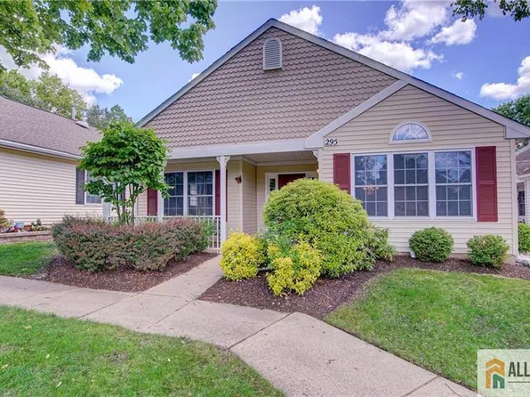 295 Waxwing Dr, Monroe Township, NJ 08831