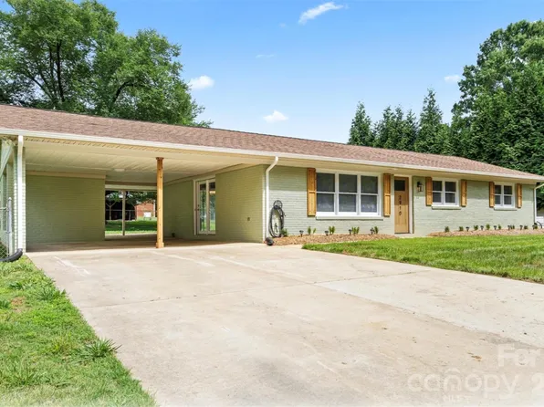 2910 Floral Dr, Albemarle, NC 28001