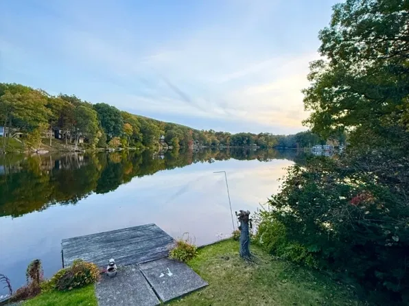 54 Horseshoe Dr, Jefferson Twp., NJ 07438