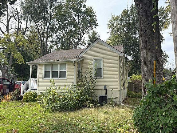 2nd image of 3135 N Macarthur Rd