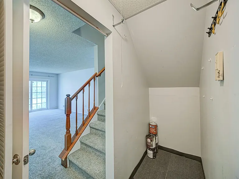 96 Versailles Ct — Photo 17