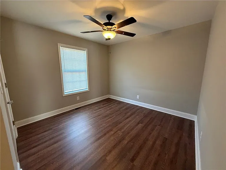 5915 Maiden Ln — Photo 7