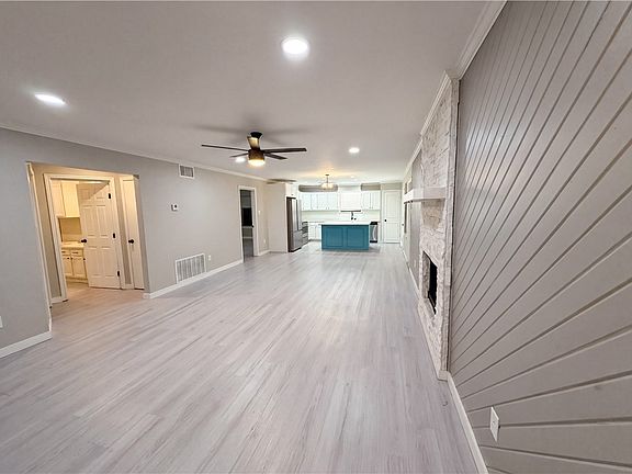 3rd image of 13214 Deepwater Cir