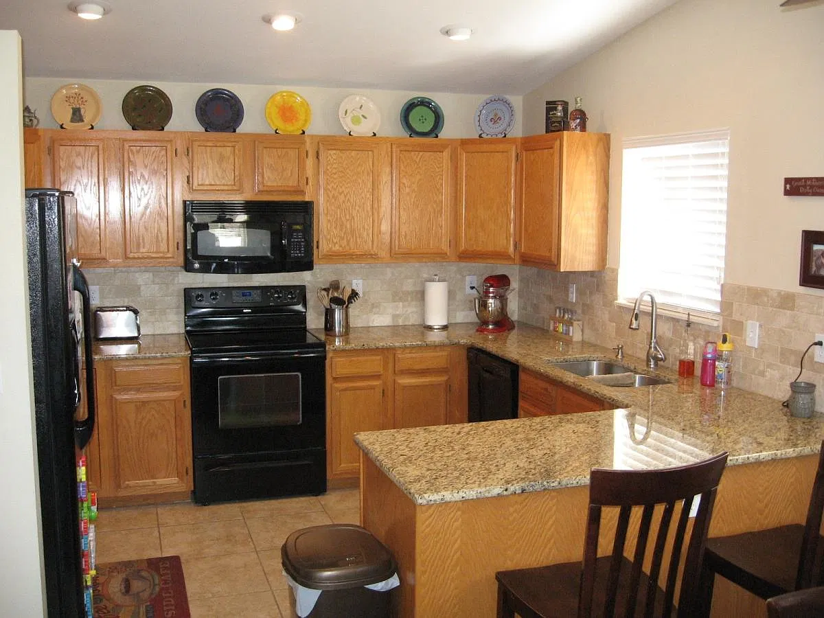 5 bed, 3021 sqft, $2,500 — Photo 4