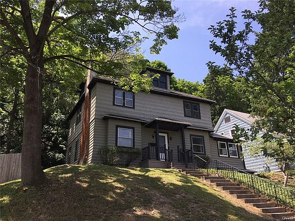 3rd image of 208 Crawford Ave
