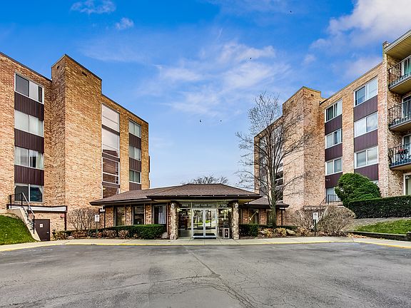5th image of 1101 S Hunt Club Dr APT 202