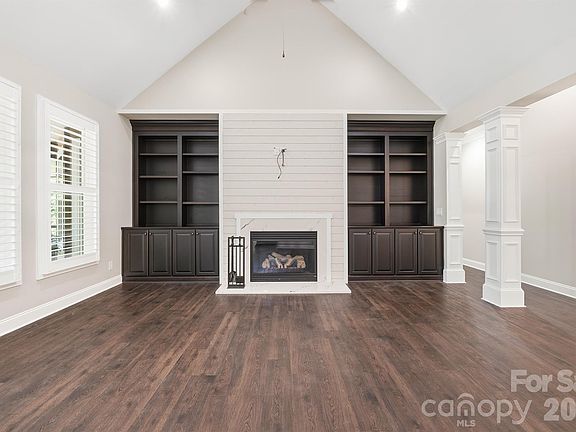 4th image of 4412 Lake Forest Rd