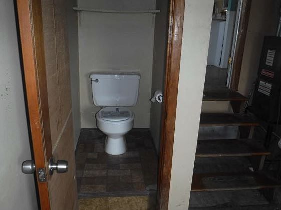 3rd image of 1063 Laurel Blvd