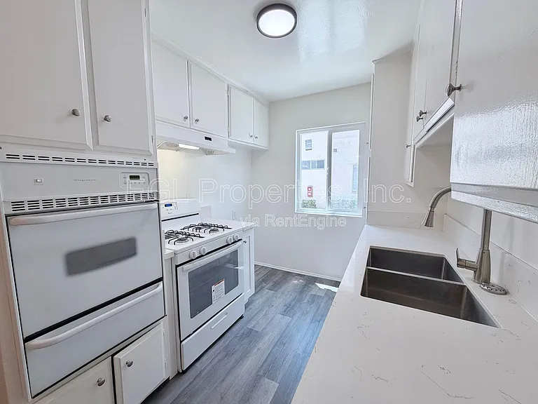 362 N San Vicente Blvd #D — Photo 6