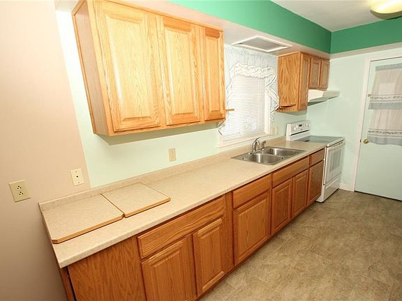 4th image of 114 Rose Dr