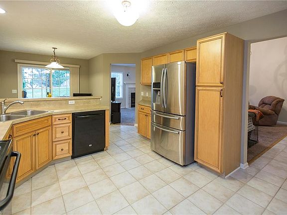 3rd image of 694 Ashberry Ln