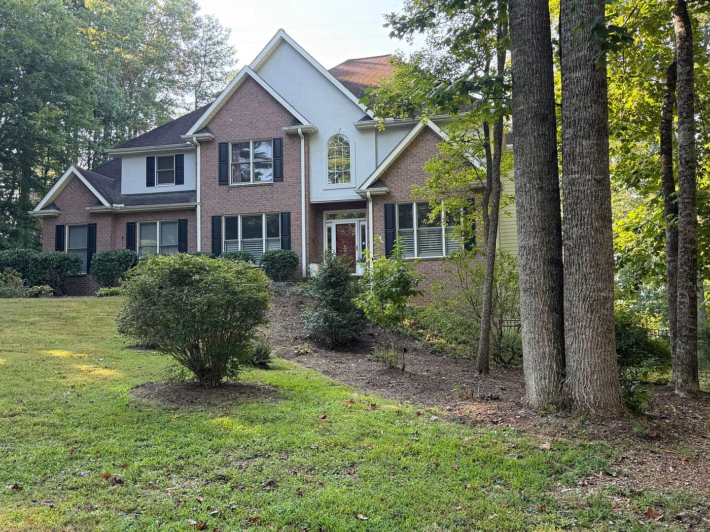 South AVL - Grand Residence in Coventry Woods — Photo 3