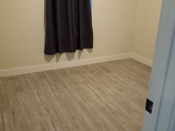 5th image of 2415 E Clarendon Ave #2415