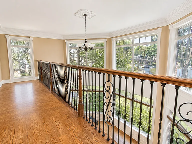 4156 Lamont Dr — Photo 23