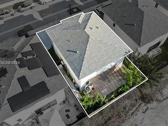 4th image of 275 NW 13th Pl #275