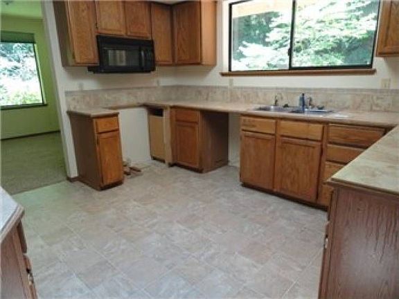 3rd image of 6376 Knight Dr SE