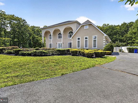 4th image of 822 E Harlequin Dr
