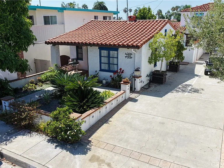 140 Avenida Miramar — Photo 1