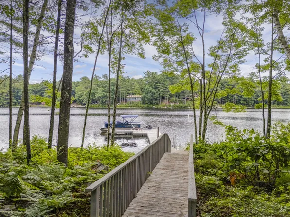 32 Kelly Lane, Raymond, ME 04071