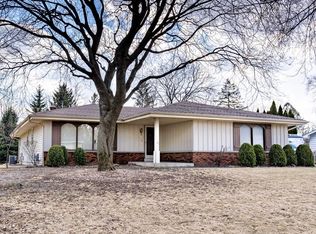 N21W22139 Glenwood Ln, Waukesha, WI 53186