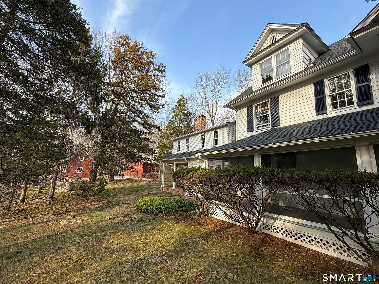 190 North Avenue photo 1
