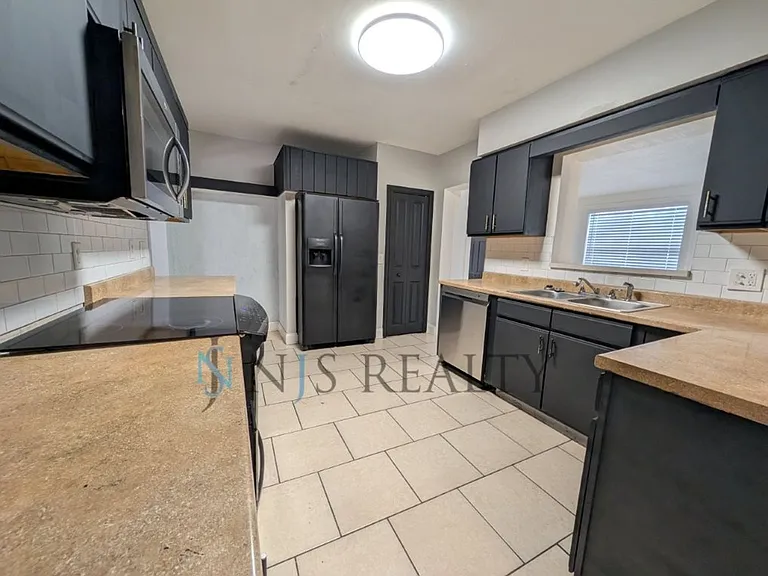1342 Belleair Rd — Photo 8
