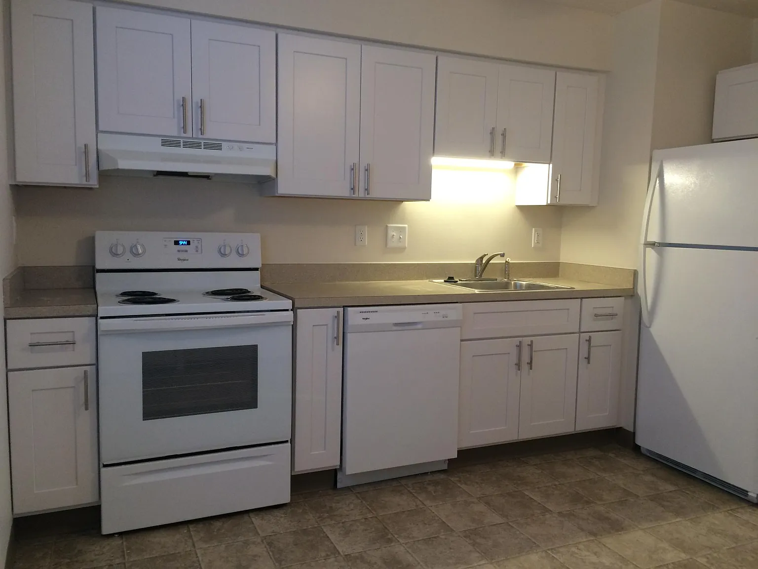 3 bed, 952 sqft, $1,133 — Photo 1