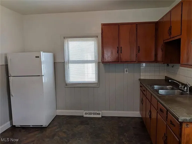 3205 Searsdale Ave — Photo 3