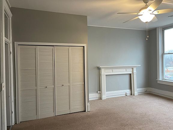 3rd image of 114 1/2 N State St #114-1/2