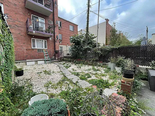 Rented by Metropolis International Realty Inc. | media 1