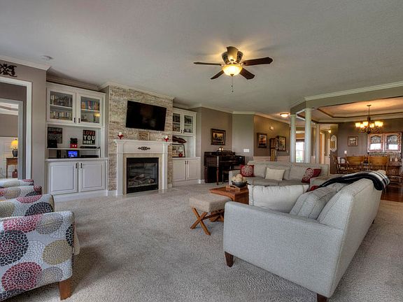 3rd image of 937 Granada Dr